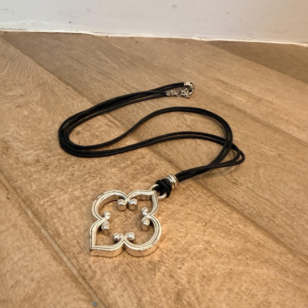 Brighton Clover Pendant Necklace Leather Cord Silver Tone Womens Lobster Clasp